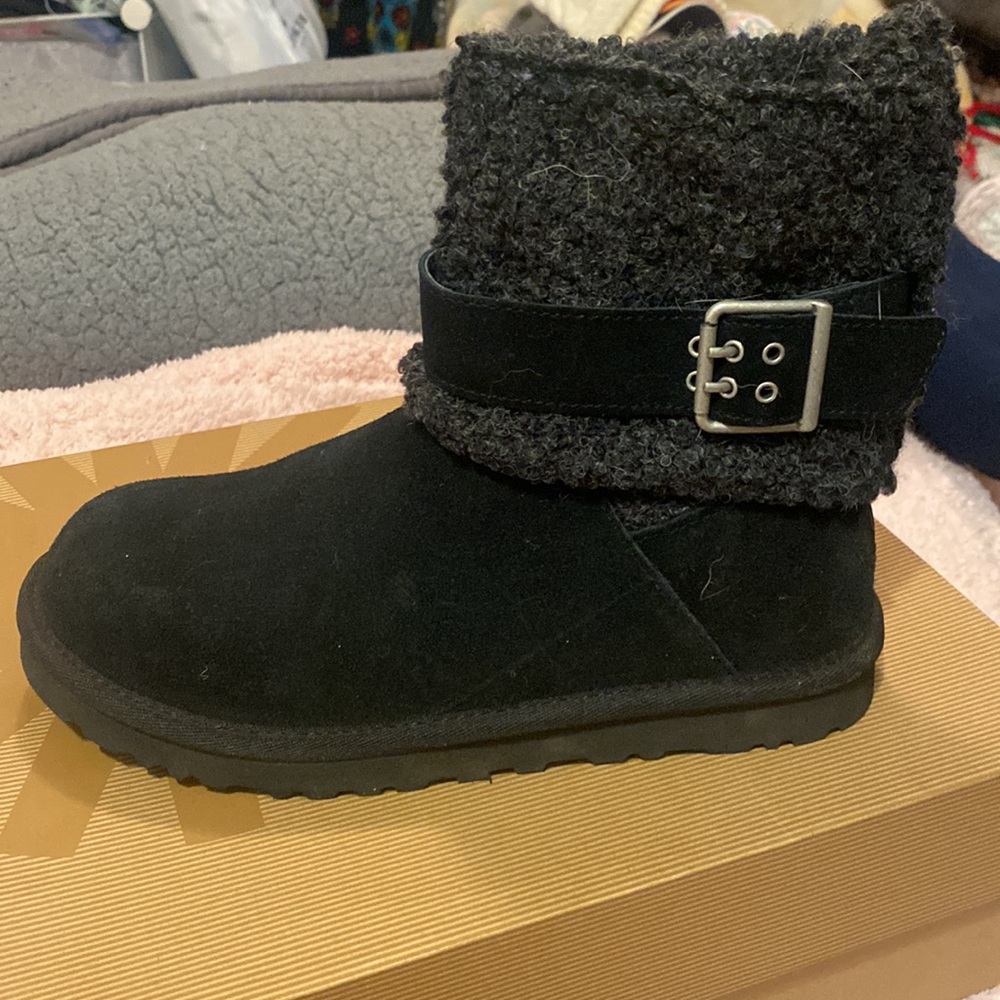 Black ugg’s - Picture 3 of 4